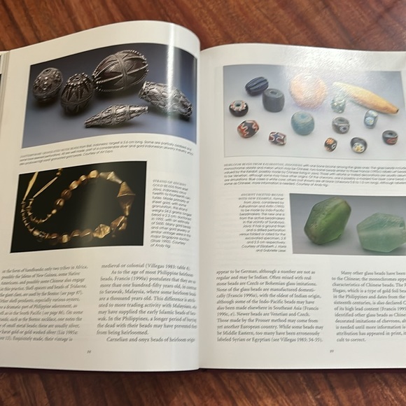 Collectible Beads: A Universal Aesthetic Beadwork Hardcover Book by Robert K Liu - Picture 3 of 6